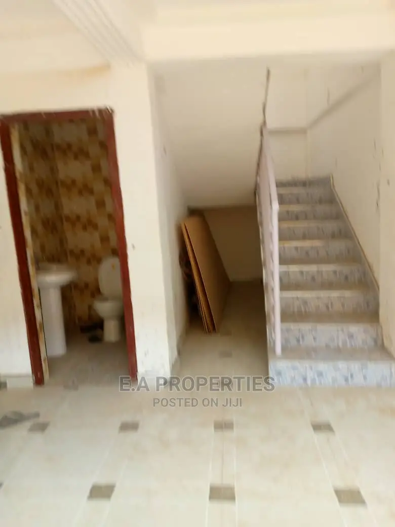 2bdrm Apartment in E a Properties, School Junction for Rent