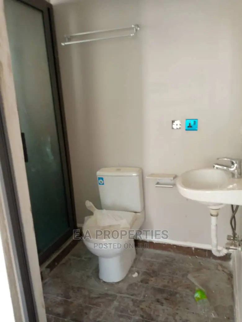 3bdrm House in E a Properties, School Junction for Rent