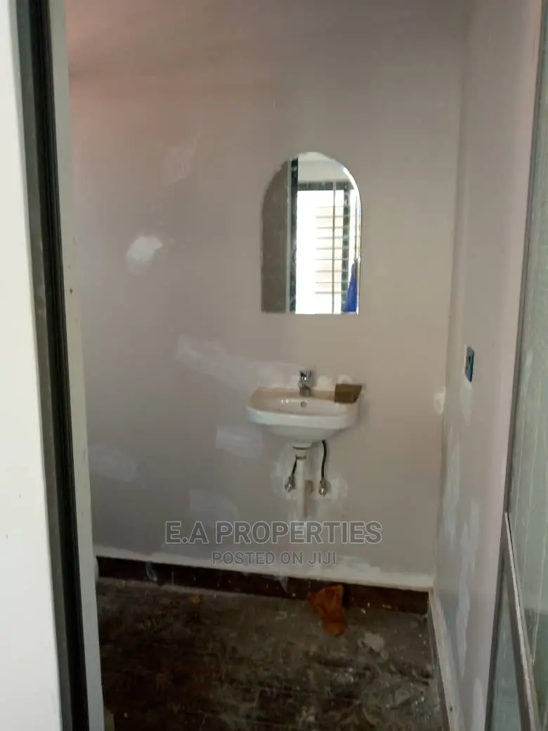 3bdrm House in E a Properties, School Junction for Rent