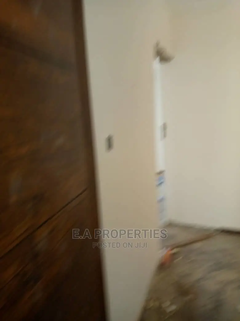 3bdrm House in E a Properties, School Junction for Rent
