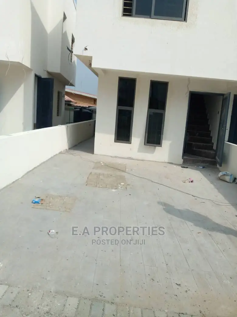 3bdrm House in E a Properties, School Junction for Rent
