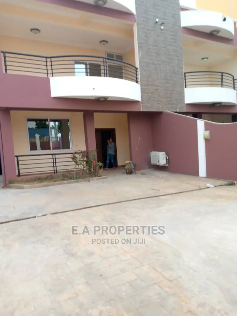 4bdrm House in E a Properties, School Junction for Rent