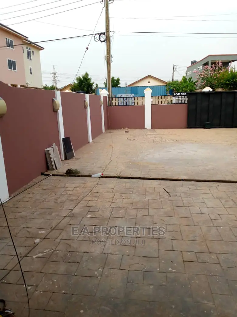 4bdrm House in E a Properties, School Junction for Rent