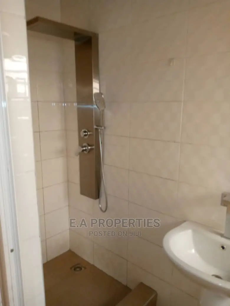 4bdrm House in E a Properties, School Junction for Rent