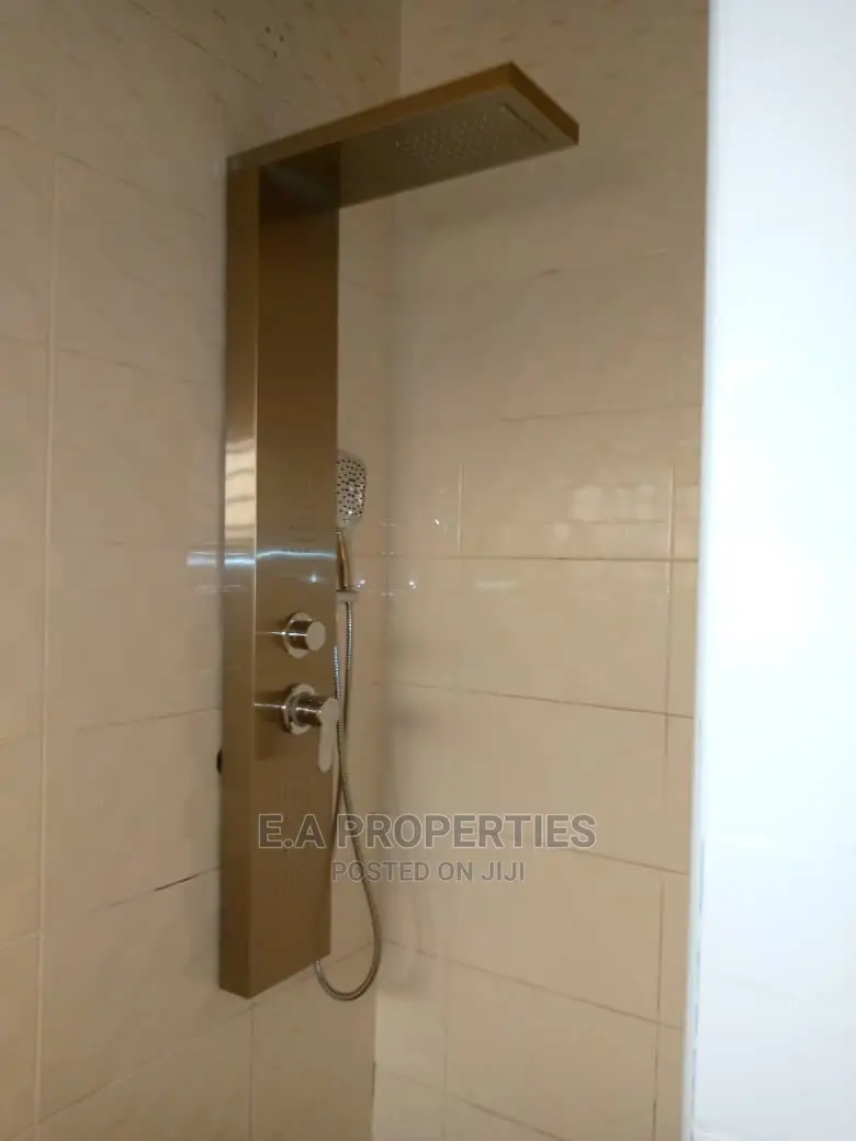 4bdrm House in E a Properties, School Junction for Rent