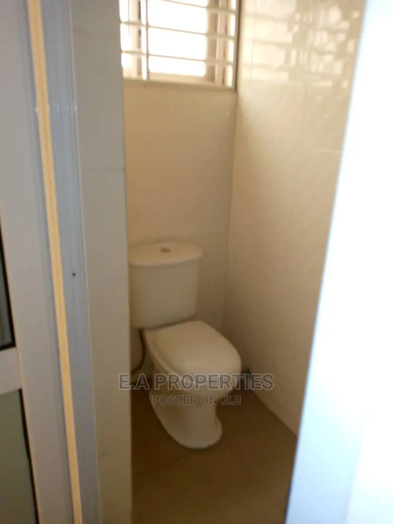 4bdrm House in E a Properties, School Junction for Rent