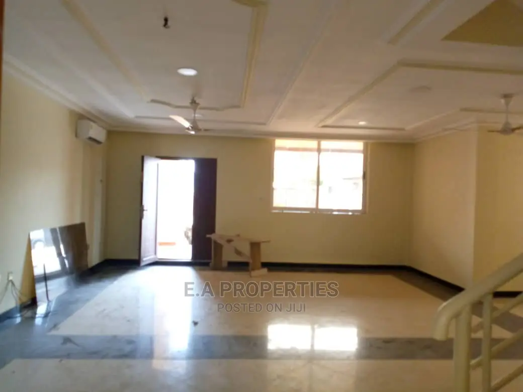 4bdrm House in E a Properties, School Junction for Rent