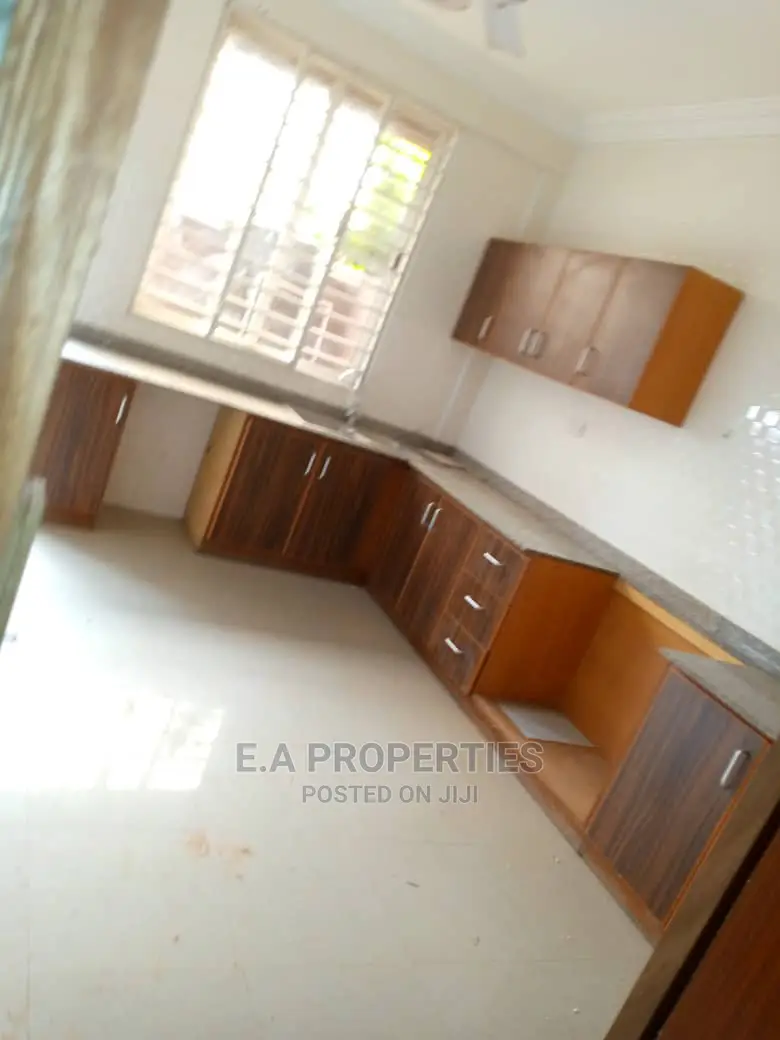4bdrm House in E a Properties, School Junction for Rent