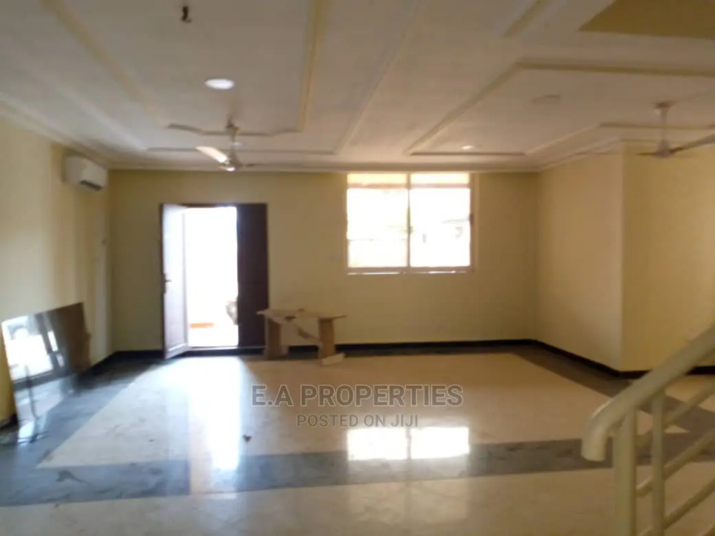 4bdrm House in E a Properties, School Junction for Rent
