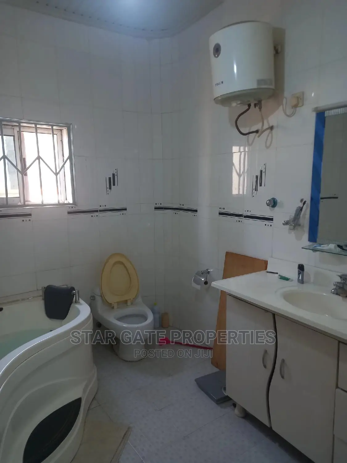 Furnished 6bdrm House in Star Gate Properties, Kumasi Metropolitan