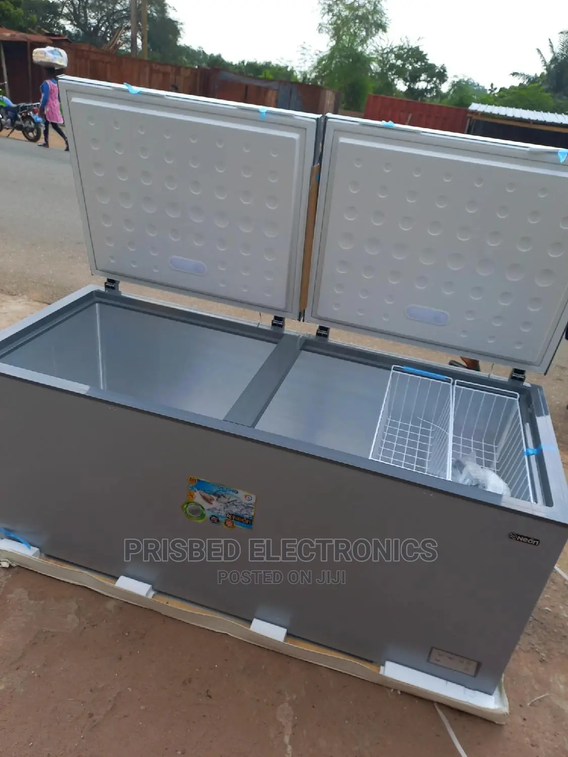 Neon Double Door Chest Freezer 708 Litres