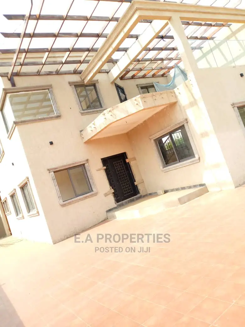 5bdrm House in E Properties, Otano for Sale