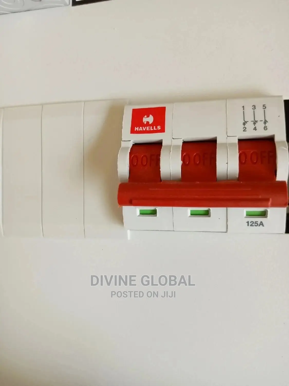 8way 3phase Distribution Board Havell Main Switch