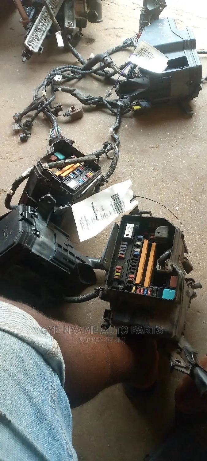 Toyota Hilander Engine Fuseboard