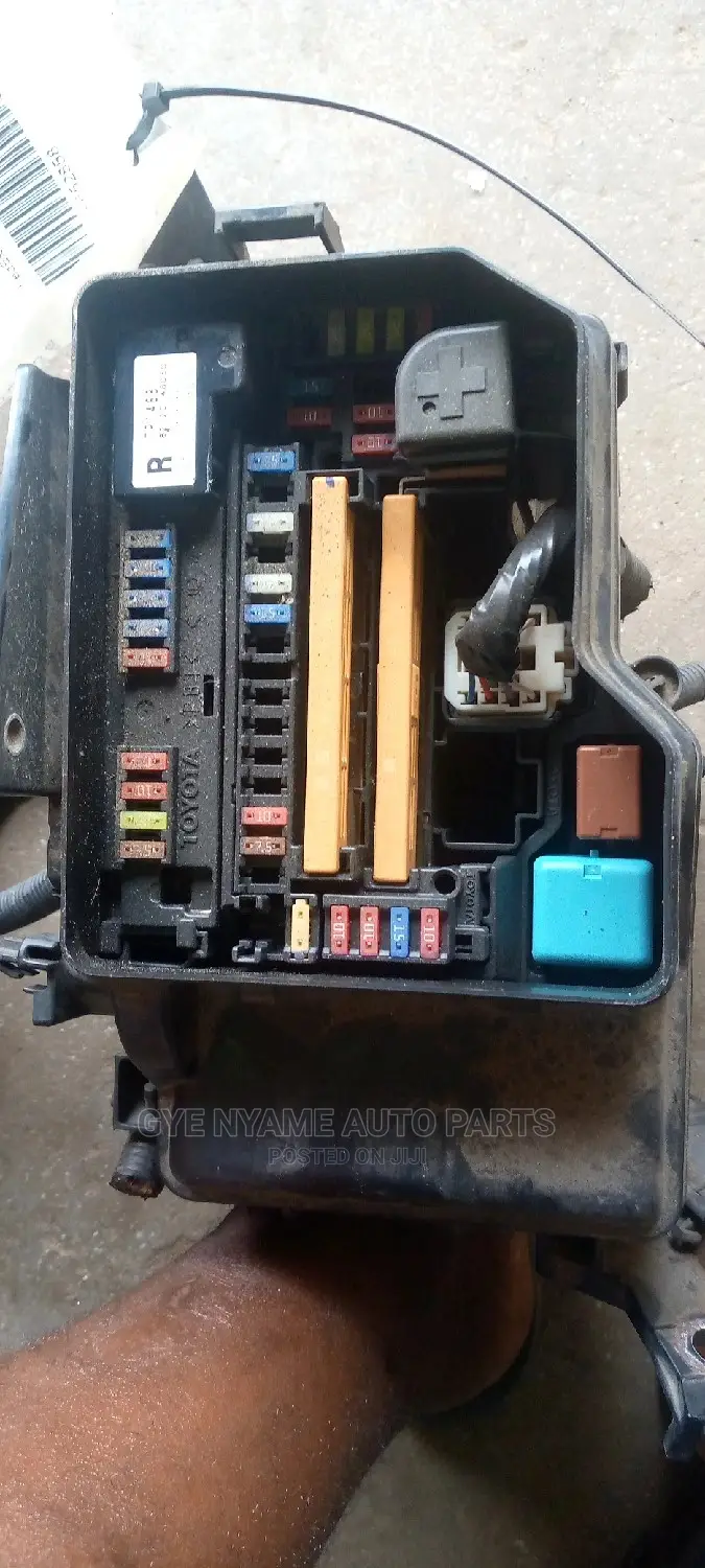 Toyota Hilander Engine Fuseboard
