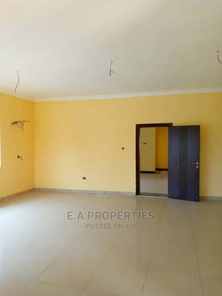 4bdrm House in E a Properties, Otano for Sale