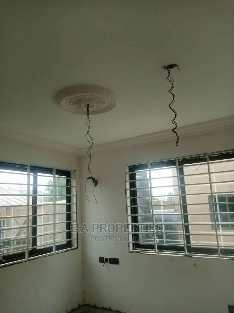 2bdrm Apartment in E a Properties, School Junction for Rent