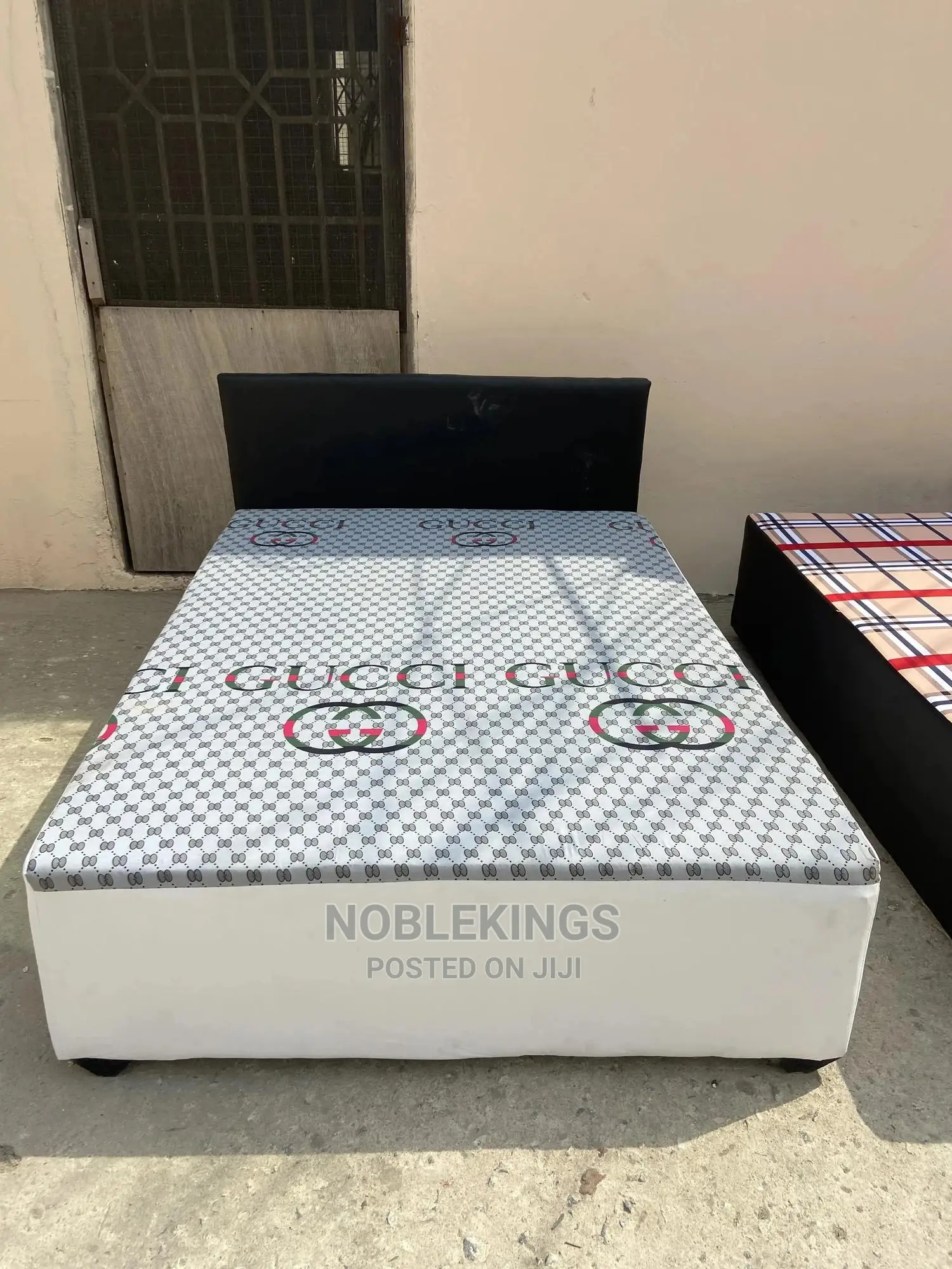 Inbuilt Double Bed With Mattress