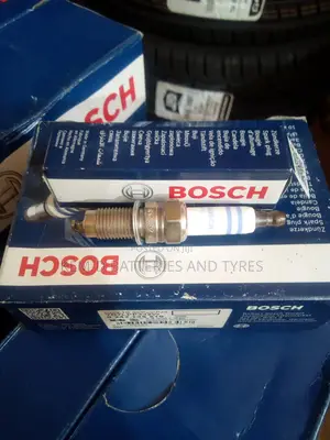 YR7LPP33W Bosch Spark Plug for VW Audi Porsche + Delivery