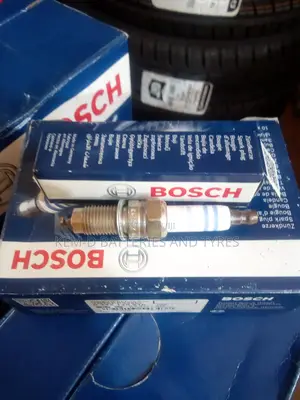 YR7LPP33W Bosch Spark Plug for VW Audi Porsche + Delivery