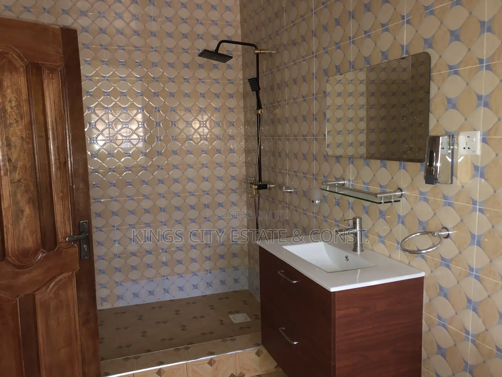 6bdrm House in Acp Estate, Dome for sale