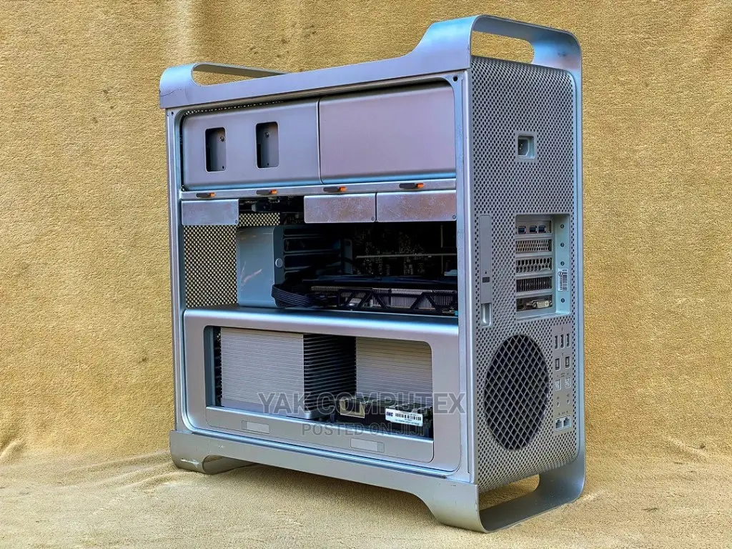 Desktop Computer Apple iMac Pro 24GB Intel Xeon SSHD (Hybrid) 1T