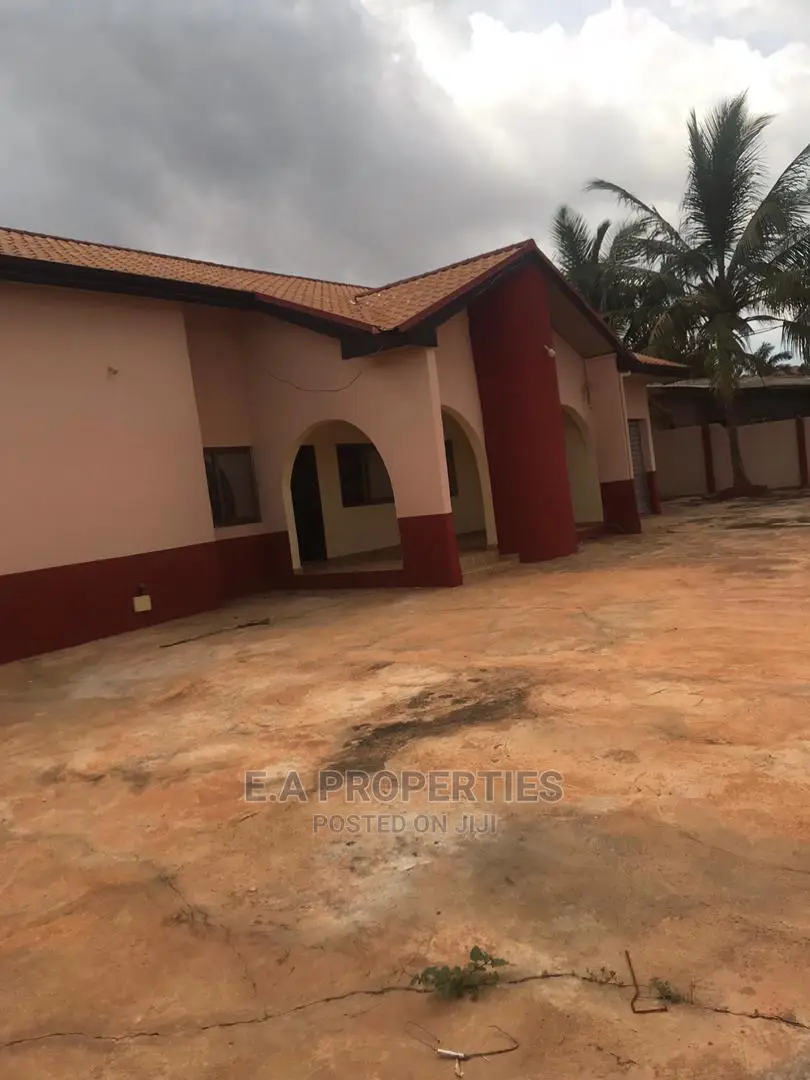 4bdrm House in E a Properties, Housing Down for Rent