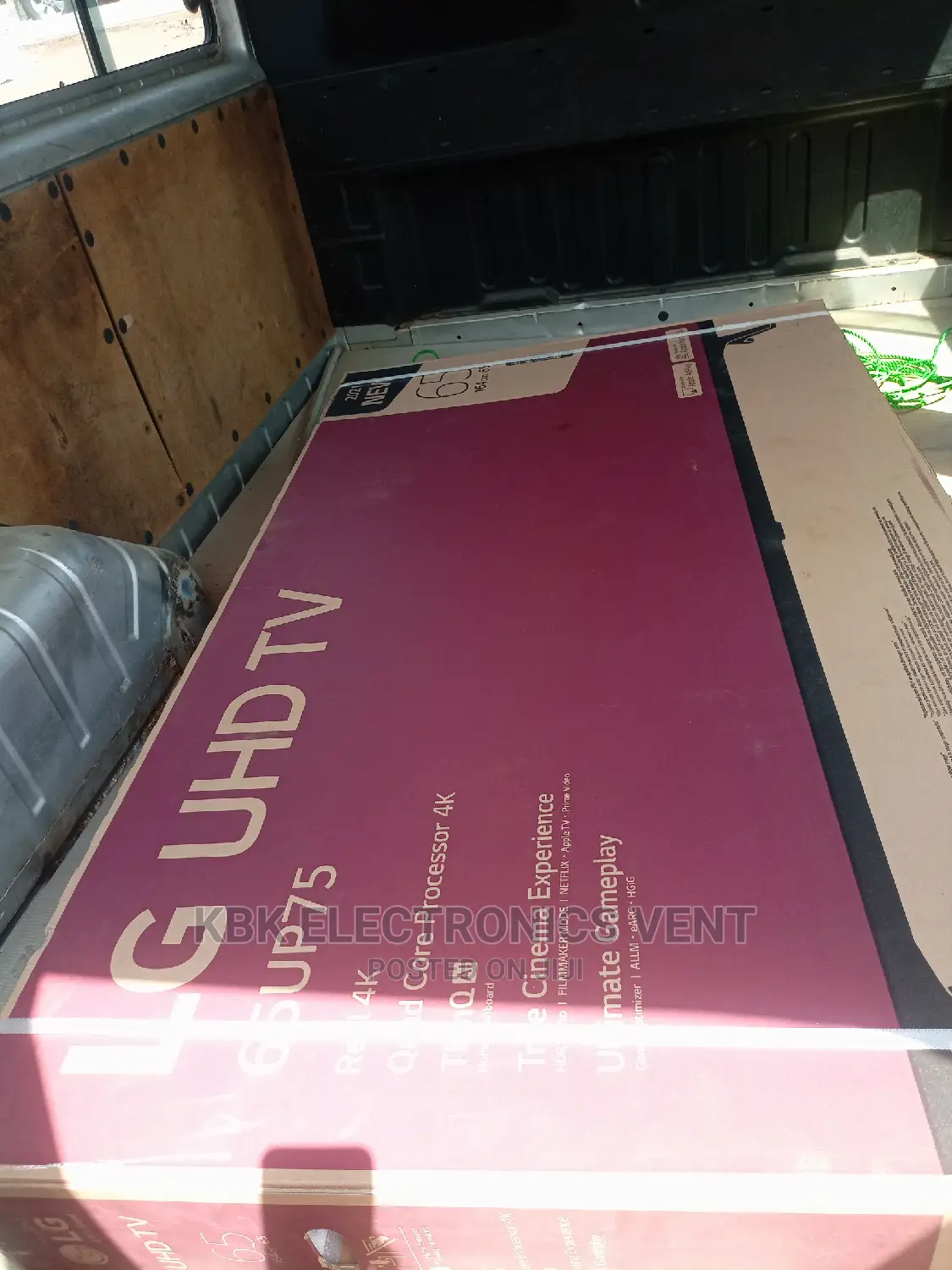LG 65' Smart UHD Satellite+ Magic Remote
