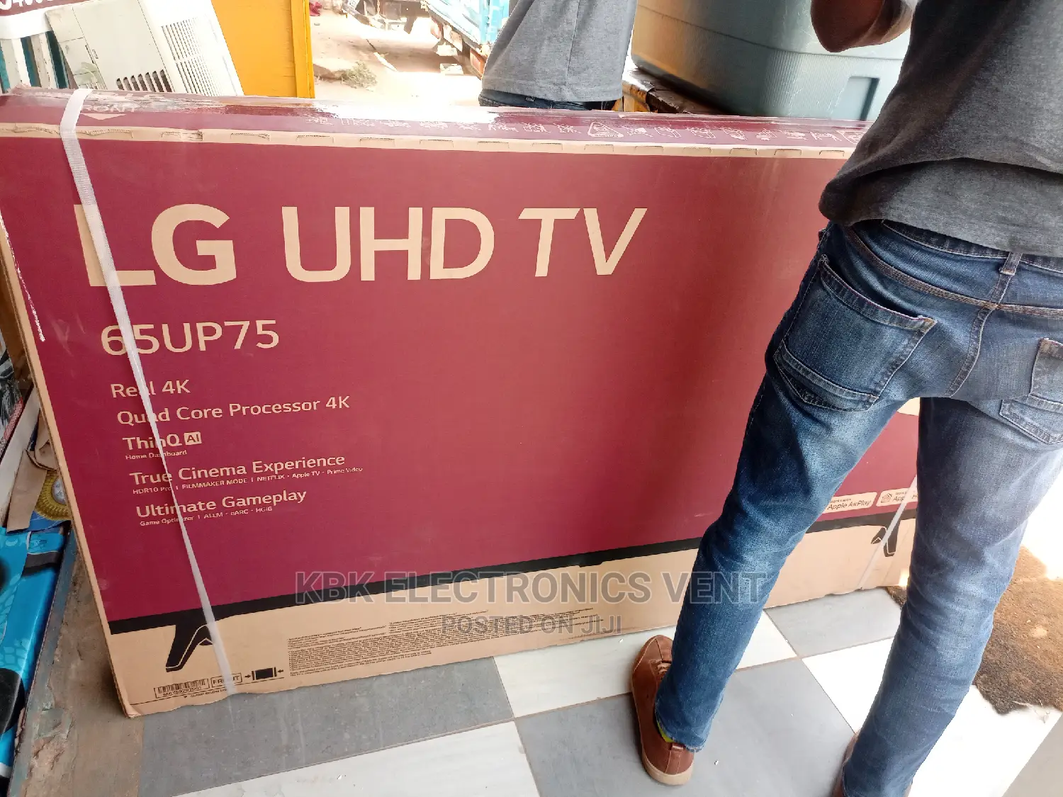 LG 65' Smart UHD Satellite+ Magic Remote