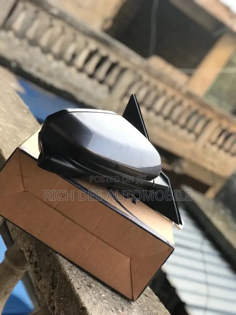 Civic 2016 20 Mirror It Comes With Light/ Camera/Sensor