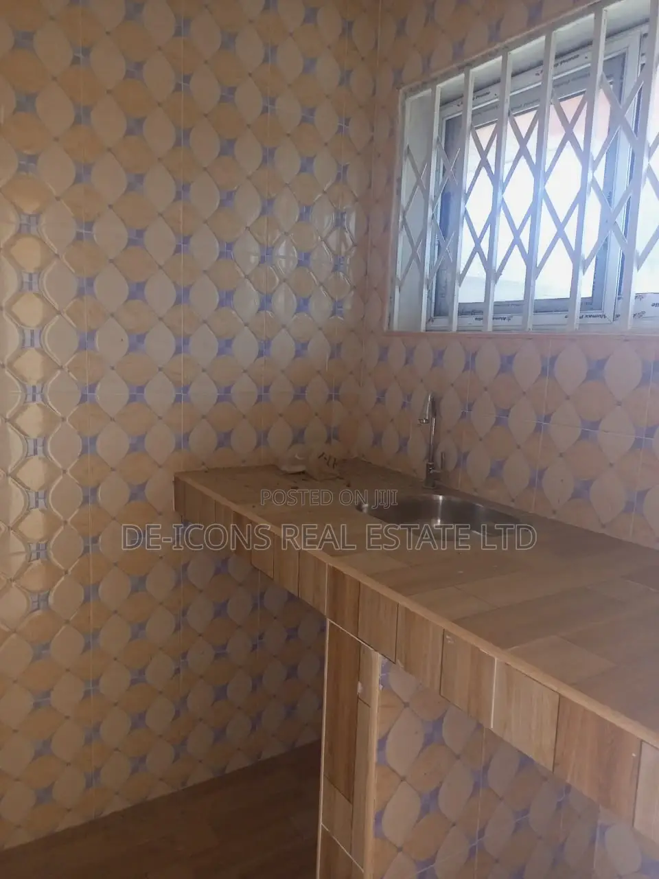 1bdrm Duplex in De-Icons Real Estate, Awutu Senya East Municipal