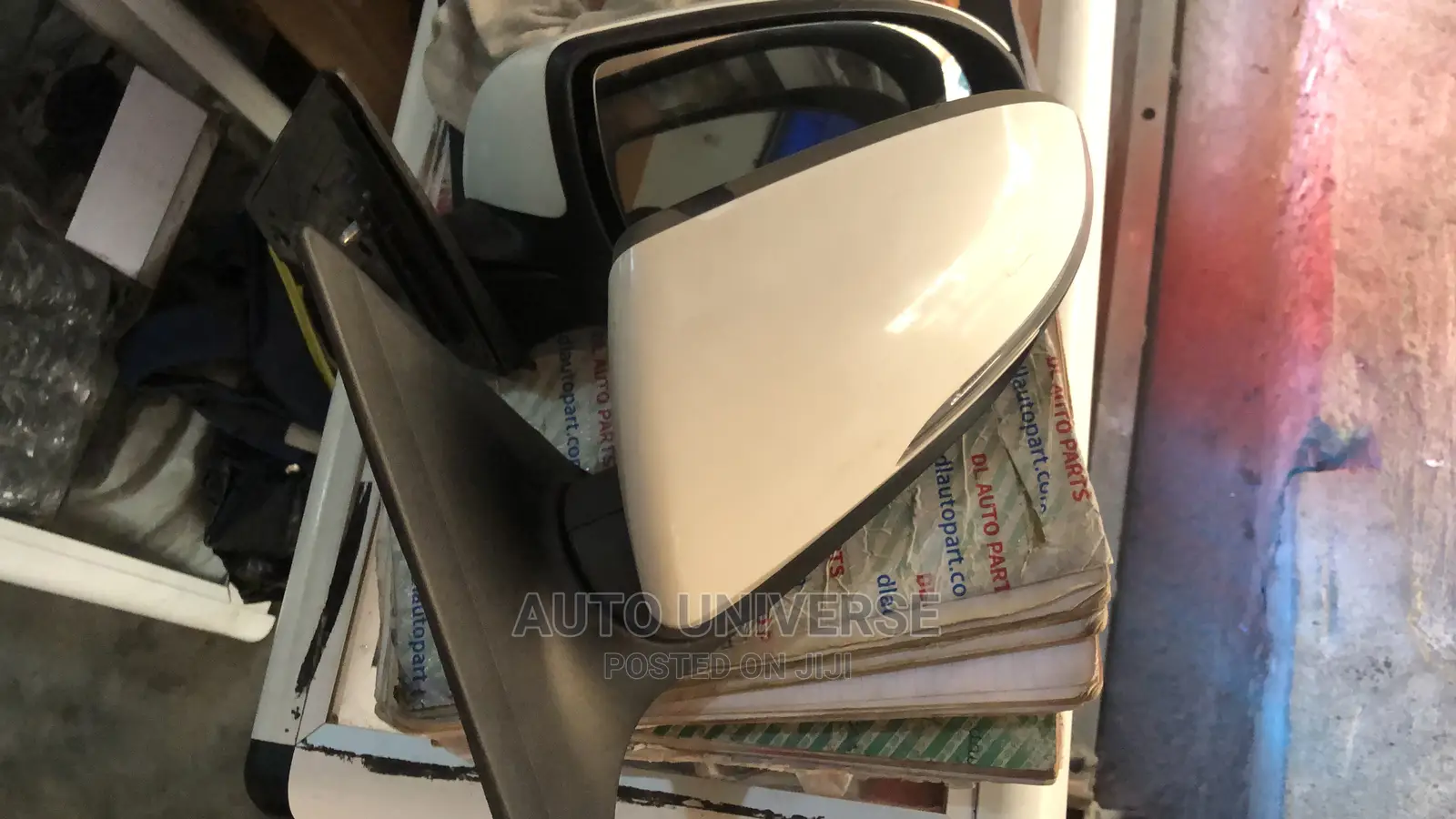 Hyundai Elantra 2017/18 Side Mirror With Light Available