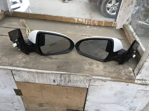 Hyundai Elantra 2017/18 Side Mirror With Light Available
