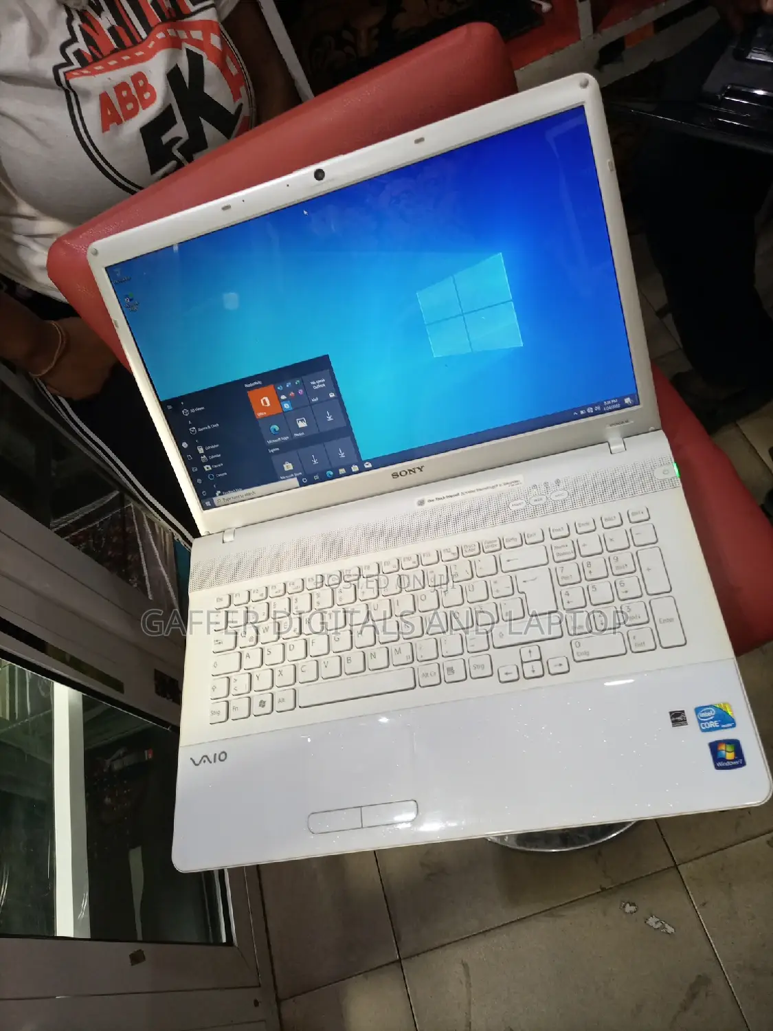 New Laptop Sony VAIO E14133CN 4GB Intel Core I3 HDD 500GB
