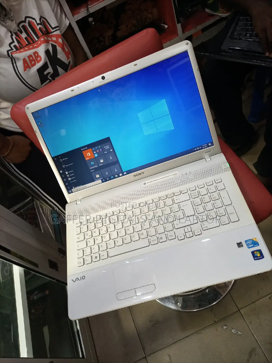 New Laptop Sony VAIO E14133CN 4GB Intel Core I3 HDD 500GB