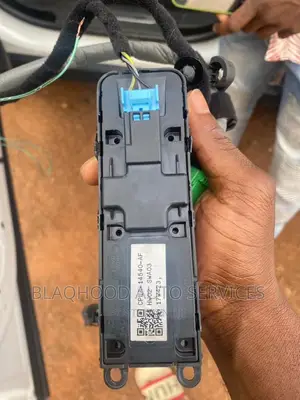Range Rover Velar 2013-2017 LEFT MASTER DOOR SWITCH Availabl