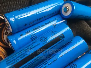 JBF 18650 3.7v