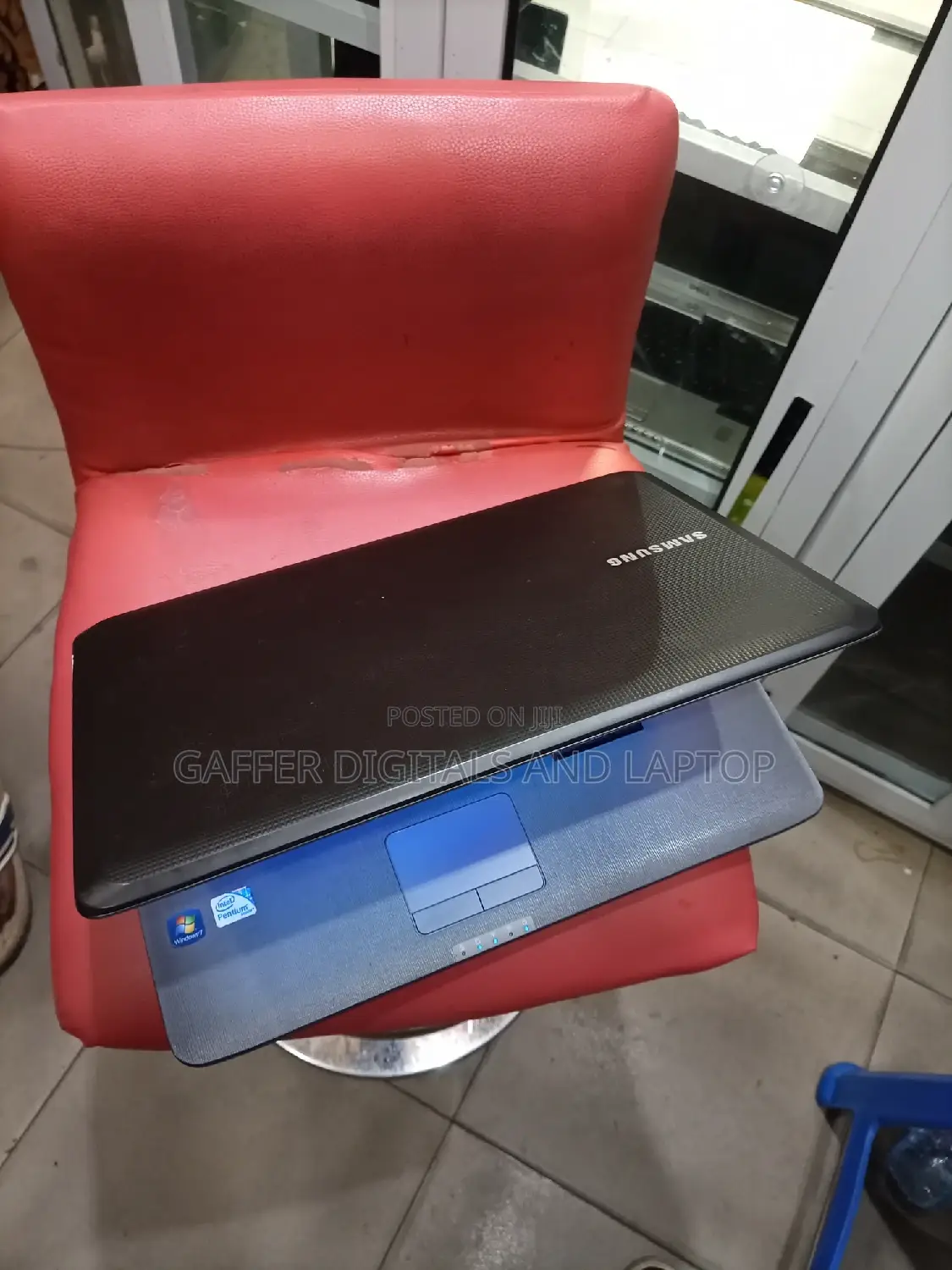 New Laptop Samsung NP-N100S 4GB Intel Core 2 Quad HDD 250GB
