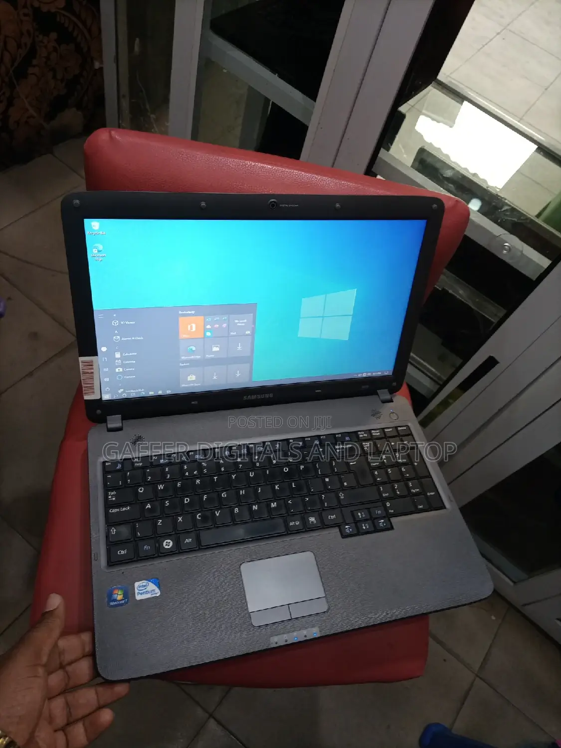 New Laptop Samsung NP-N100S 4GB Intel Core 2 Quad HDD 250GB