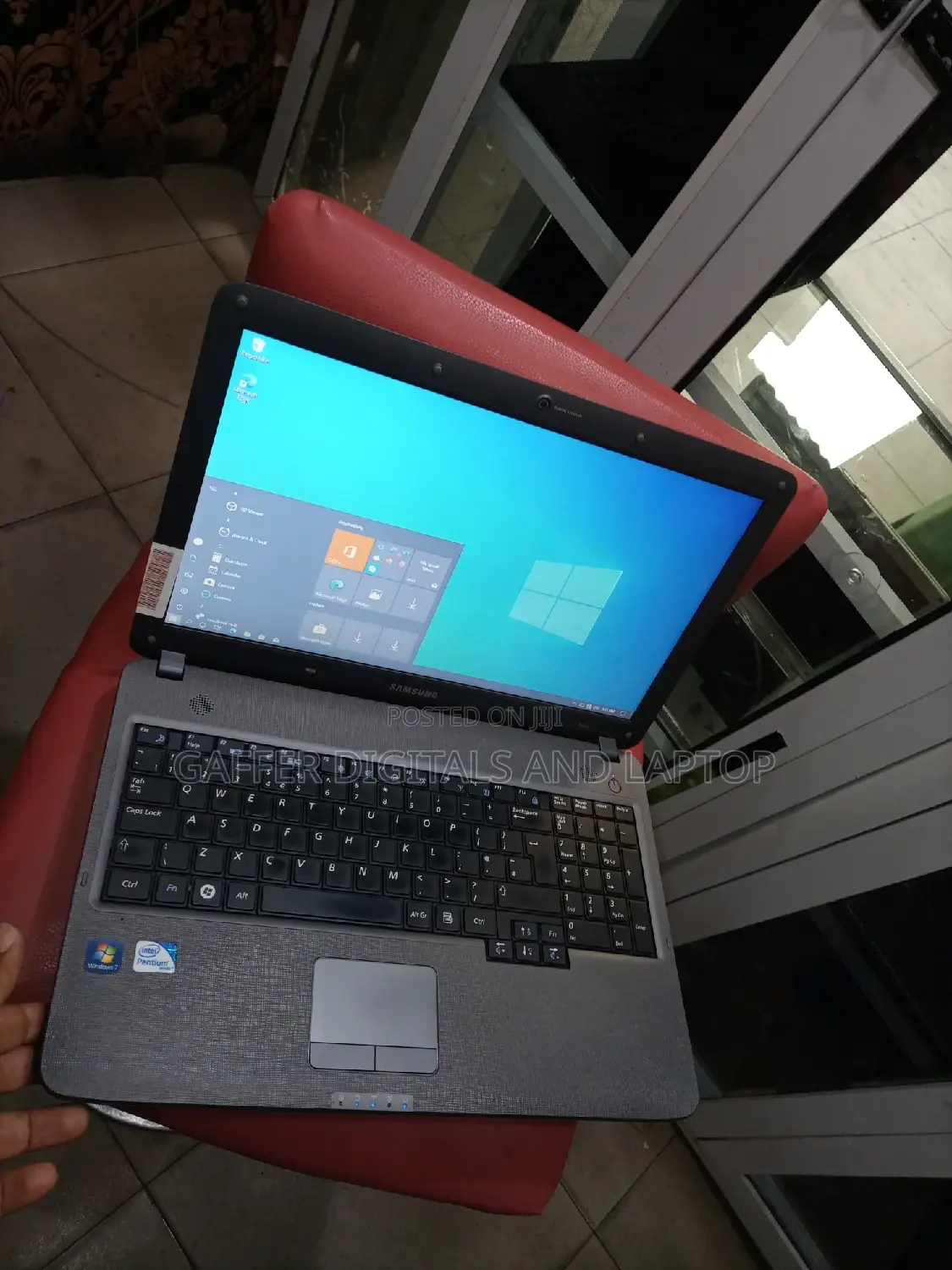New Laptop Samsung NP-N100S 4GB Intel Core 2 Quad HDD 250GB