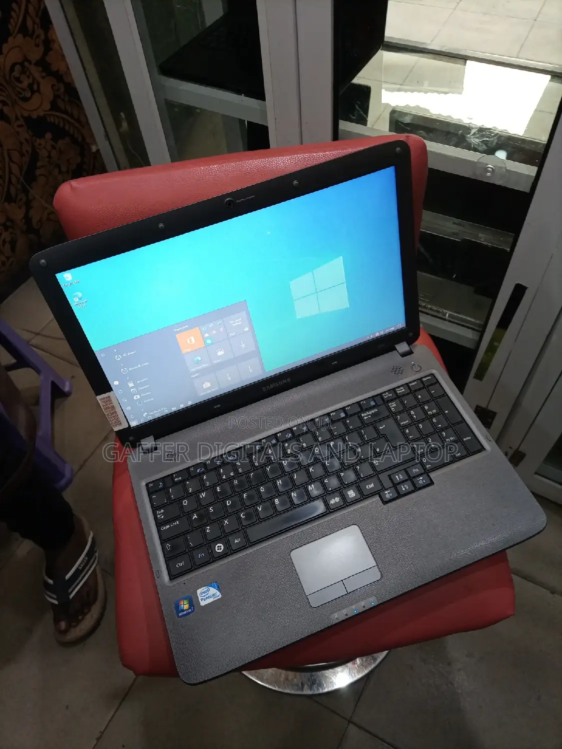 New Laptop Samsung NP-N100S 4GB Intel Core 2 Quad HDD 250GB