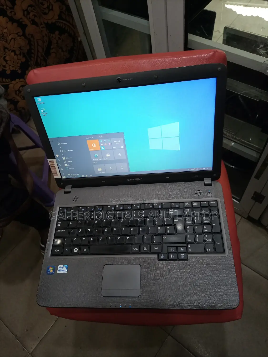 New Laptop Samsung NP-N100S 4GB Intel Core 2 Quad HDD 250GB