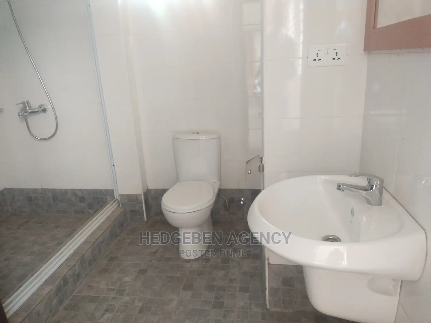 3bdrm Duplex in Adenta for rent