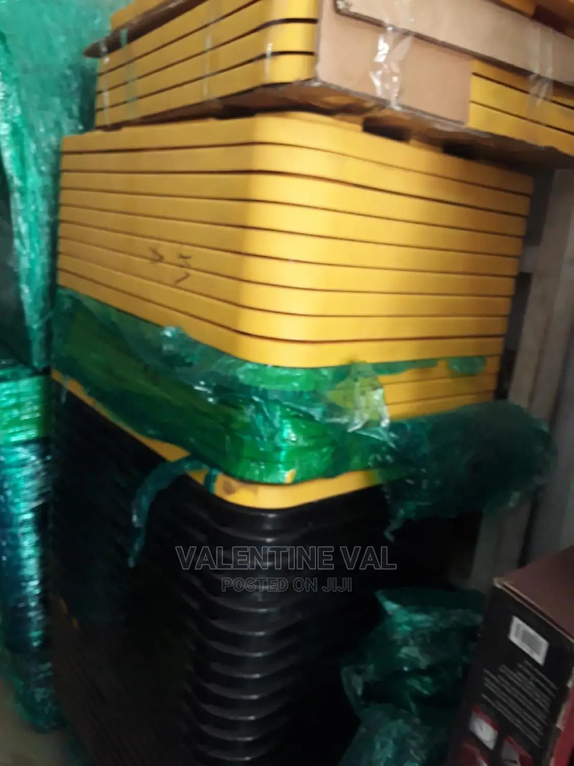 Black Plastic Container With Yallow Cover Size 27