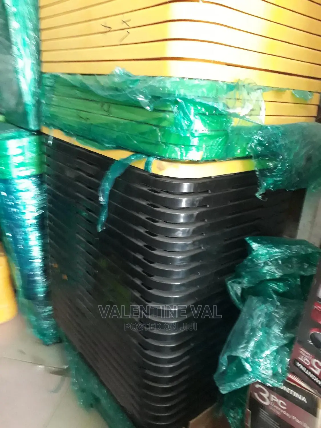 Black Plastic Container With Yallow Cover Size 27