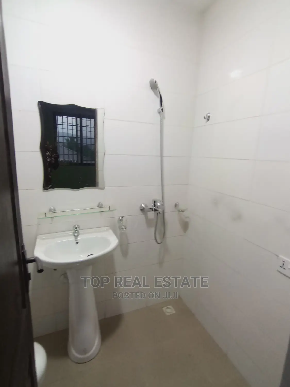 2bdrm Apartment in Danfa, Adenta for rent