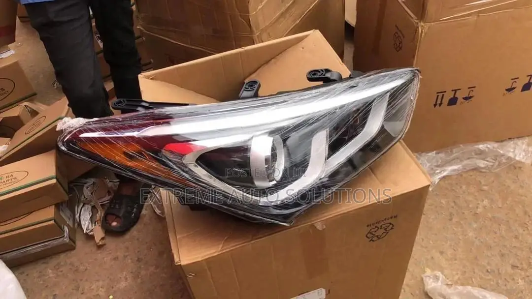 Hyundai Santafe 2017 Headlights