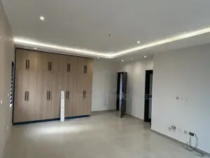 4bdrm House in Lake Side Estate for sale