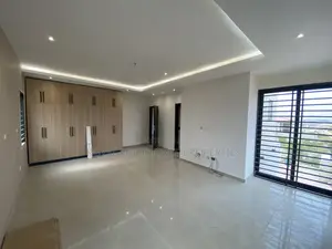 4bdrm House in Lake Side Estate for sale