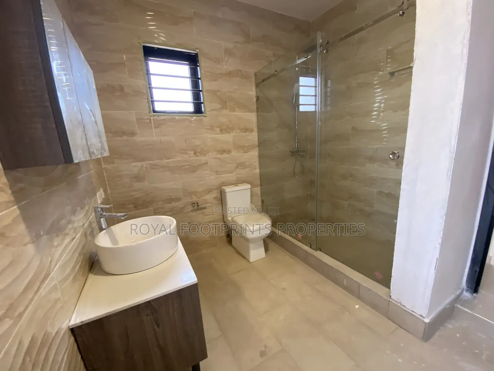 4bdrm House in Lake Side Estate for sale